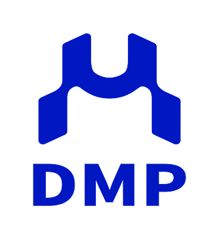 DMPロゴの画像。青色でMのマークが描かれ、その下にDMPと書かれている