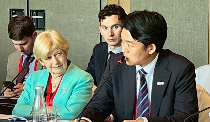 Vice Minister Kishi speaking at the Government-to-Government (G2G) roundtable.