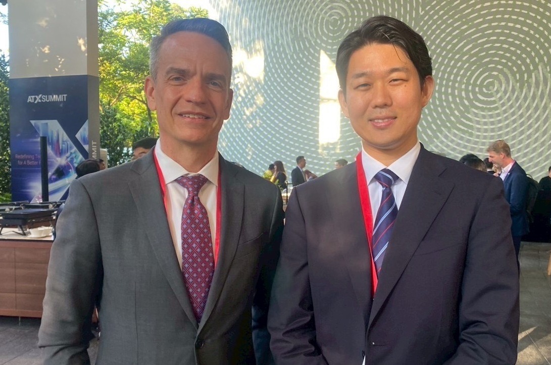 U.S. Coordinator for International Communications and Information Policy in the Bureau of Cyberspace and Digital Policy Lang on the left, and Vice-Minister Kishi on the right.