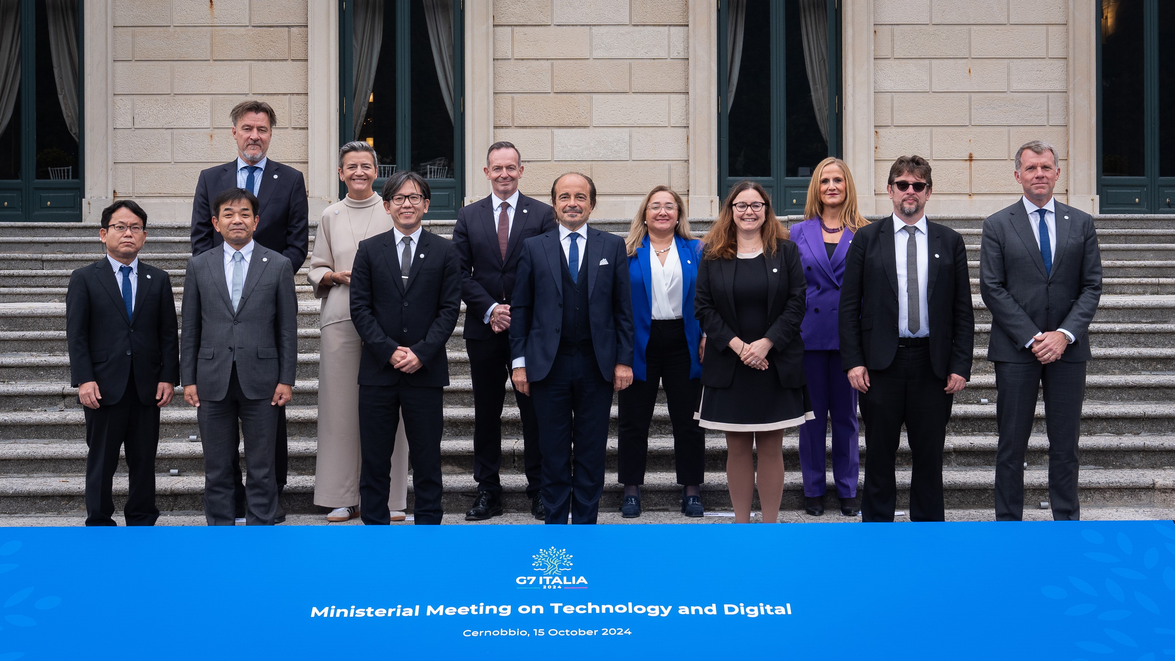 Group photo with G7 Digital Tech Ministers' Meeting attendees. In the front row, the third person from the left is Vice-Minister for Digital Transformation, Chief Officer of Digital Agency Asanuma.