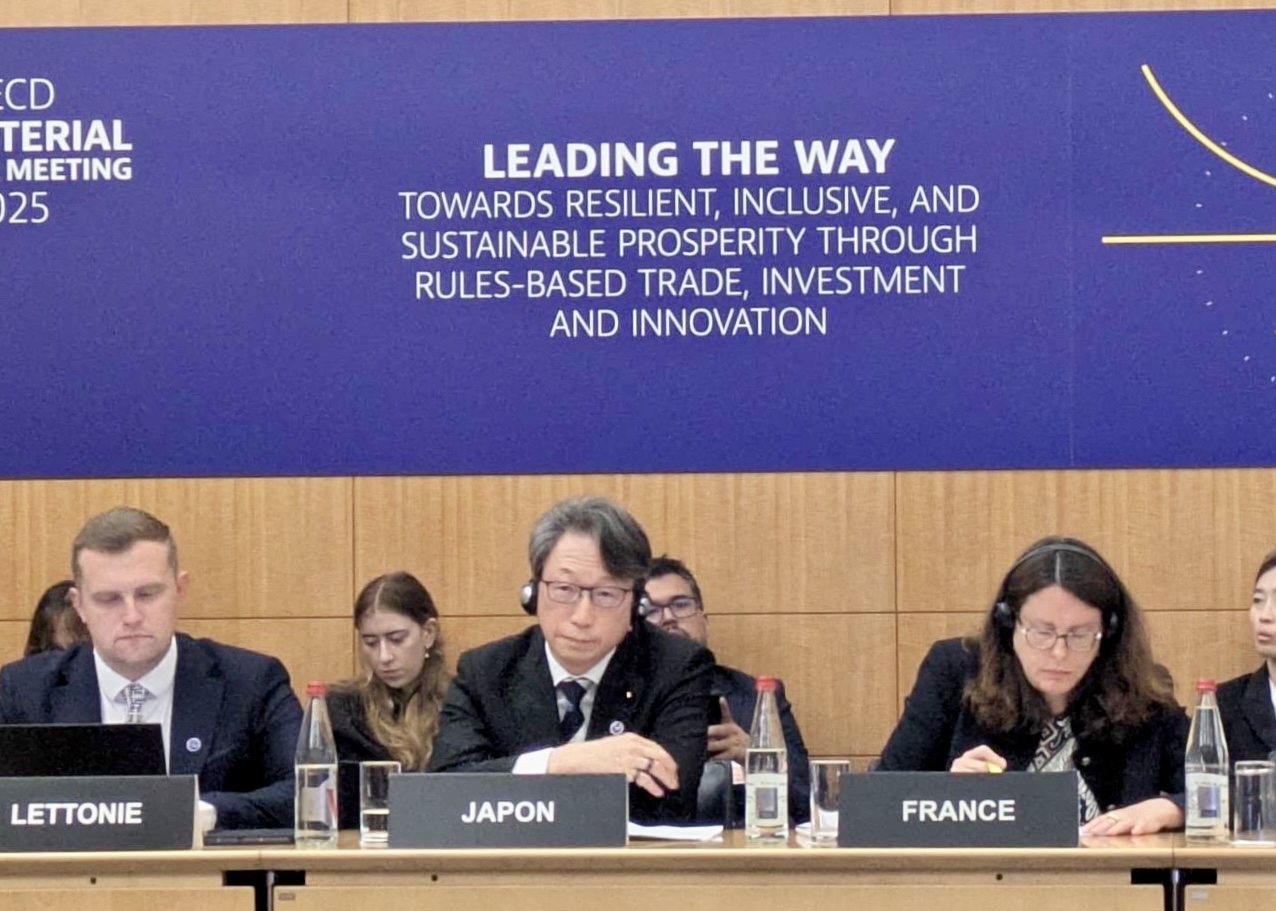 Digital Minister Taira attending the OECD Ministerial Council Meeting.