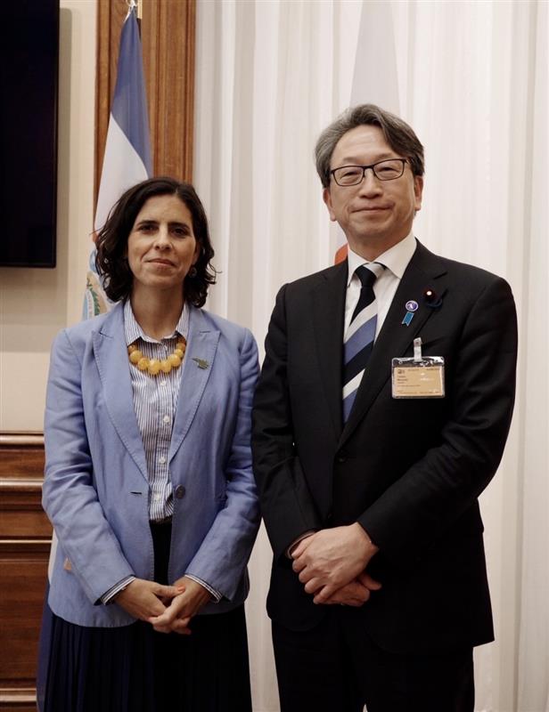 Minister Taira is on the right next to Minister Bogantes, the Ministry of Science, Innovation, Technology, and Telecommunications of Costa Rica.