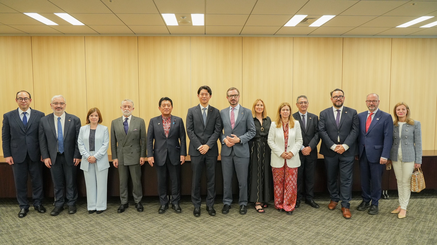Group photo with the delegation of the Spain-Japan Parliamentary Group of the Senate of Spain.