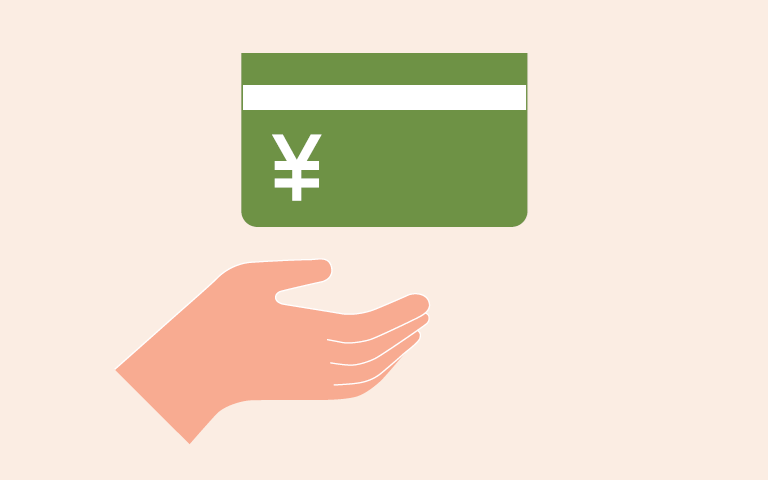 公金受取口座登録制度について表したイメージ画像。緑色の財布または通帳が上から手のひらに向かって降りてくるイラスト。通帳を表す緑のイラストに白い「円」マークが描かれており、お金や給付金を象徴している。下から伸びる手のひらが、受け取る動作を表現している。シンプルでフラットなデザインで、公的給付金や手当の受給、金銭の受け取りを視覚的に表現している。
